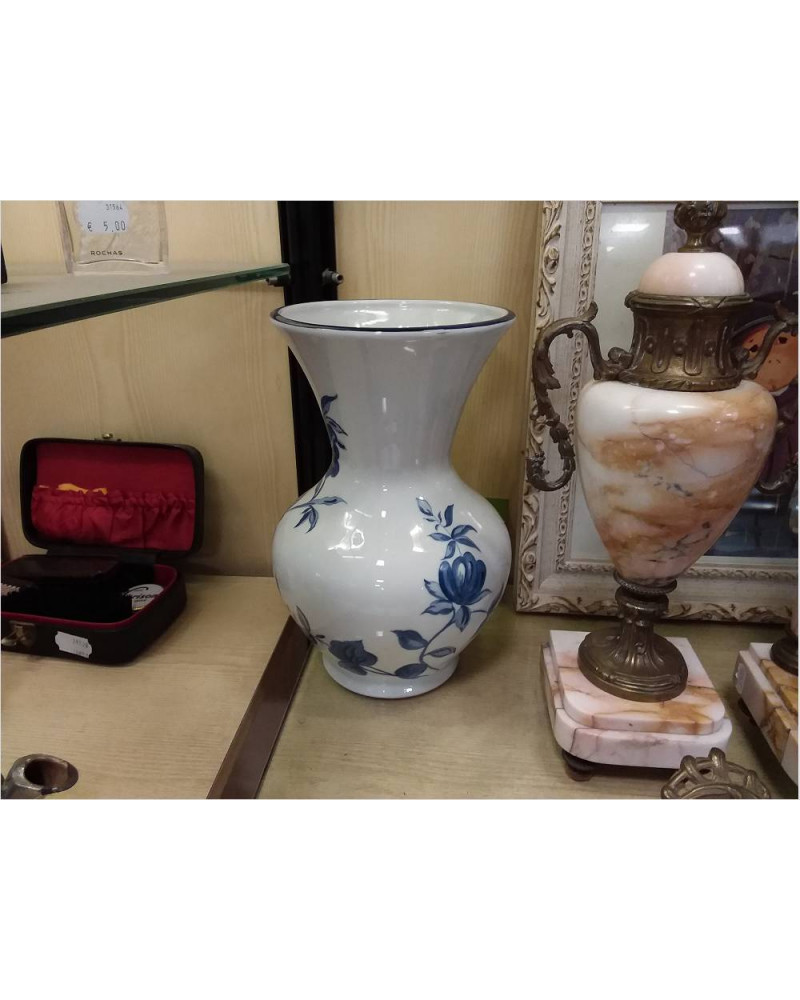 VASE DECORÉ MAIN  .MAULEAU