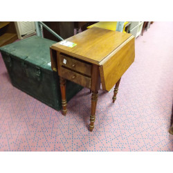 TABLE DE CHAMBRE