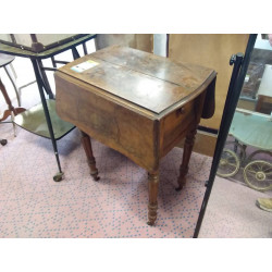 TABLE DE CHAMBRE A VOLETS