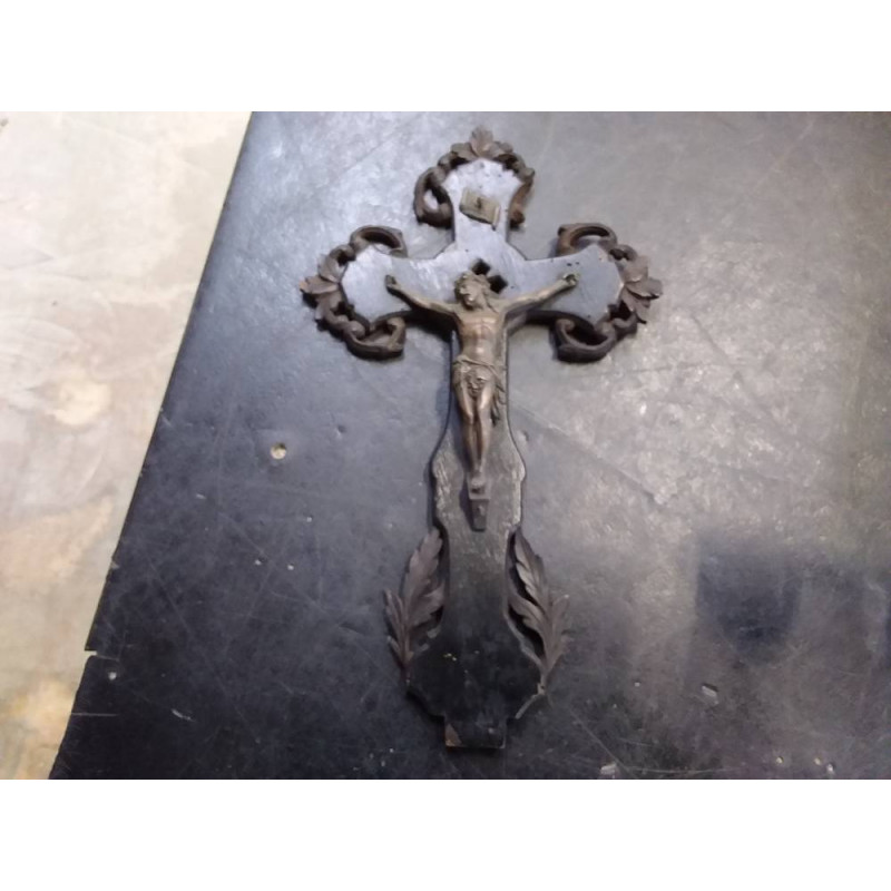 CHRIST SUR CROIX 