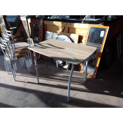 TABLE MODERNE
