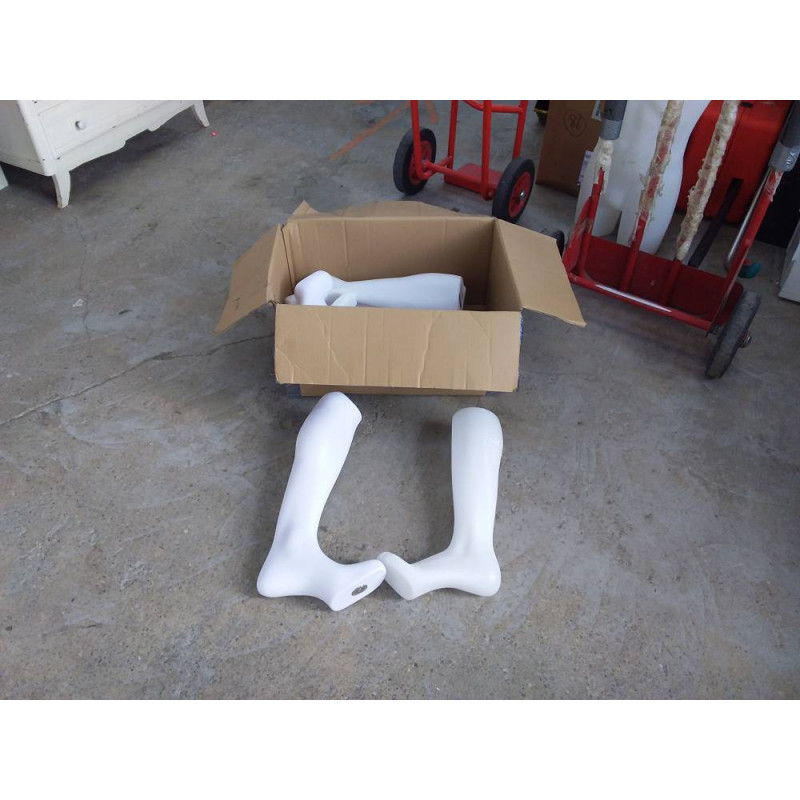 PIED MANNEQUIN
