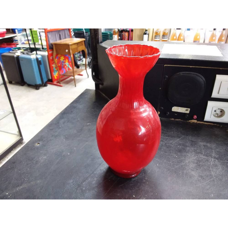 VASE ROUGE 
