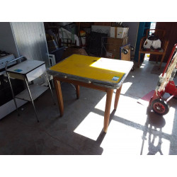 TABLE ANNEES 50