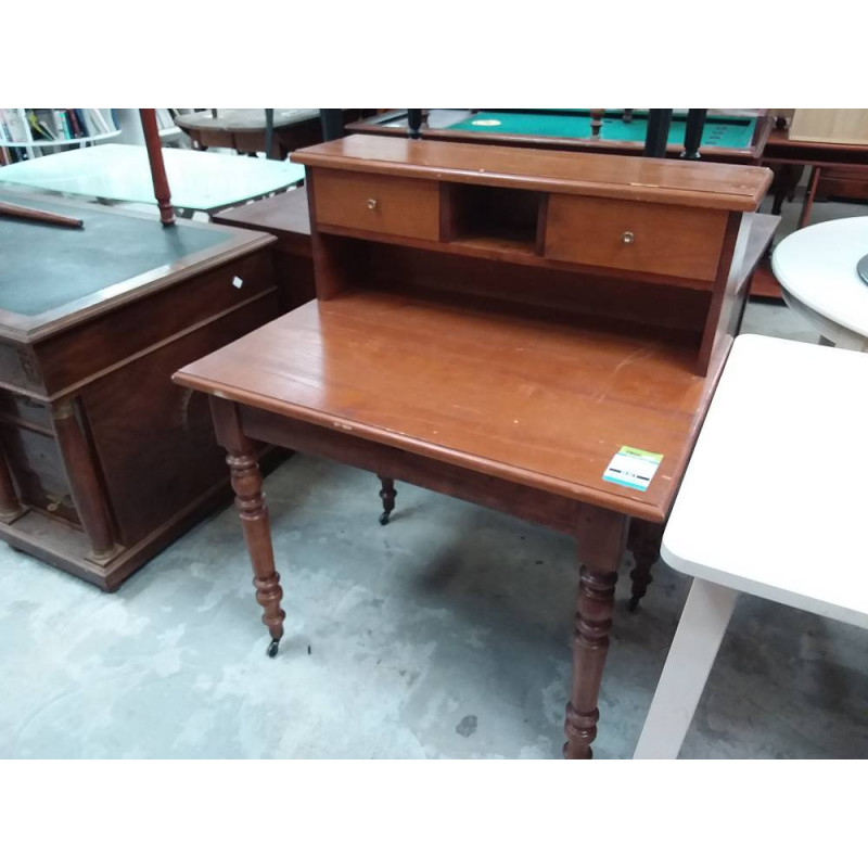 TABLE AVEC ROULETTES