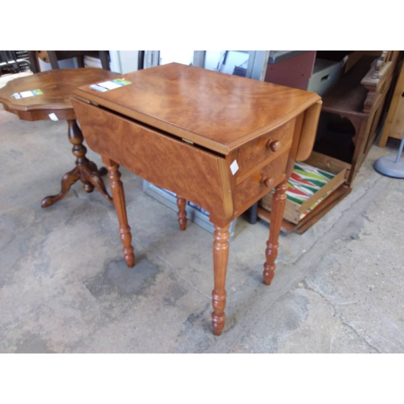 TABLE DE CHAMBRE