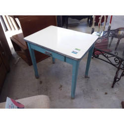 TABLE BLEUE